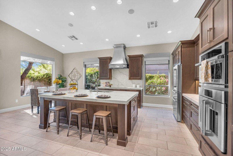 8-web-or-mls-3805 N Baron Ln-9