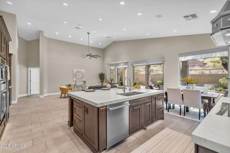 9-web-or-mls-3805 N Baron Ln-11