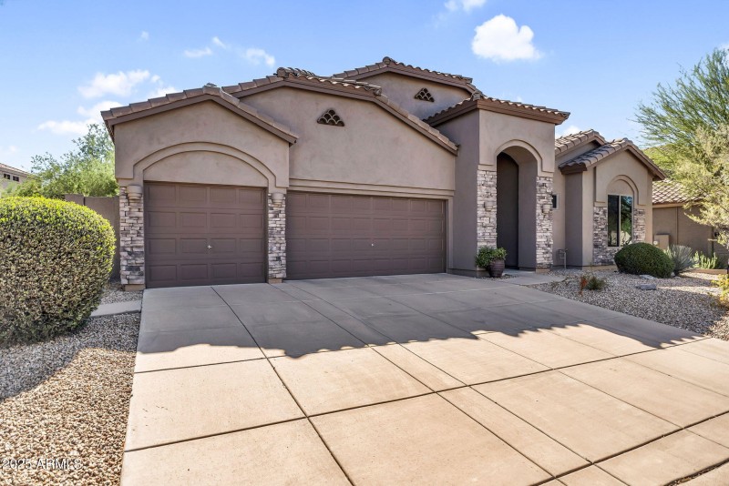 2-web-or-mls-3805 N Baron Ln-3