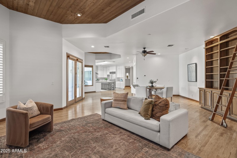 Interior (6 of 27)