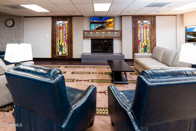 37.0 TV-WiFi Lounge