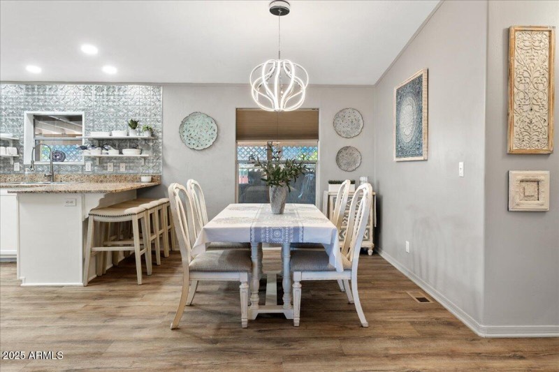 16-Dining Area