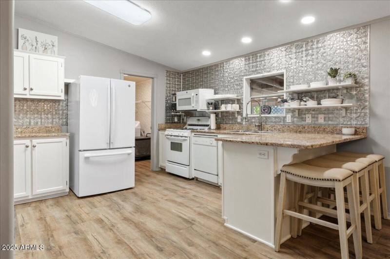 17-Kitchen