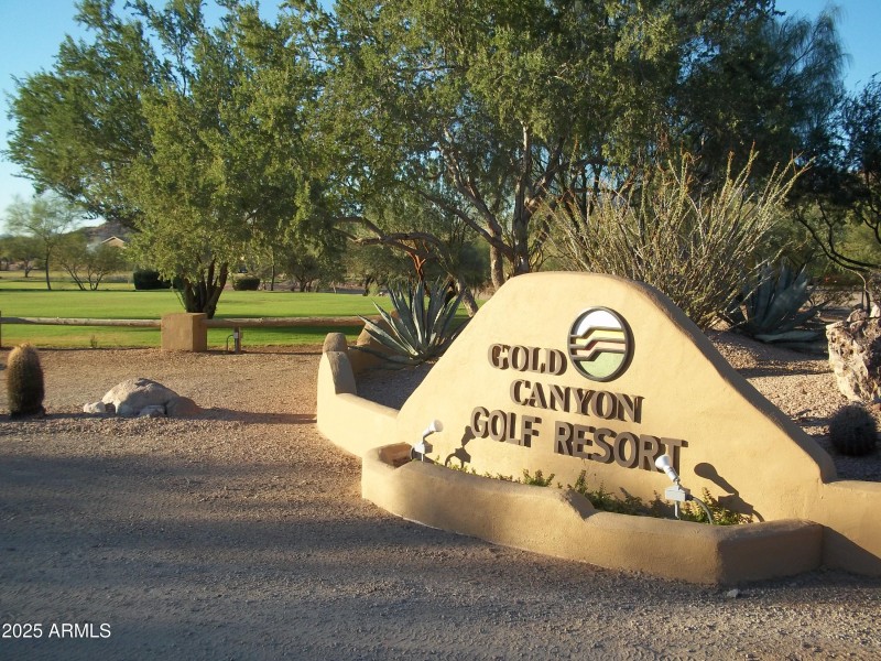 Nearby Gold Canyon Golf Resort