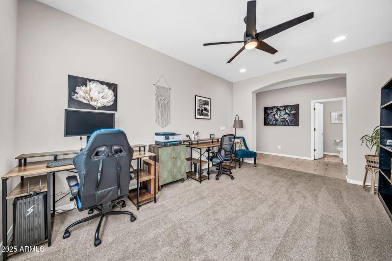 Extra flex room / office