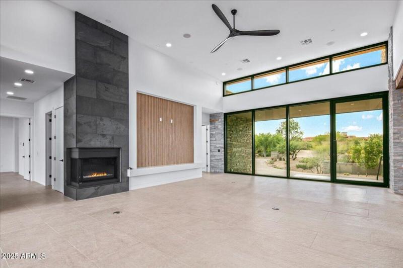 06-Living Room