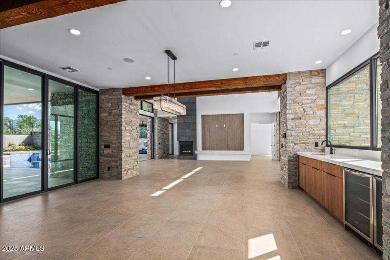11-Dining Room Views