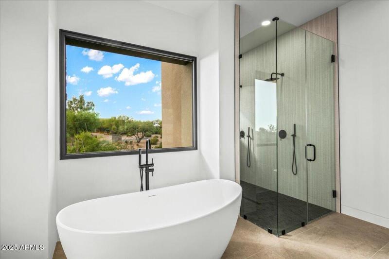 18-Primary Bath & Showers