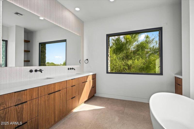 19-Primary Bath ~ Vanities