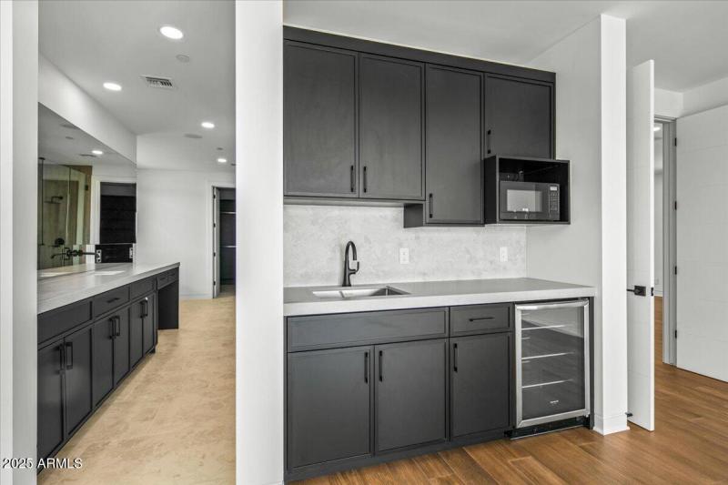 26-Upstairs Suite ~ Wet Bar