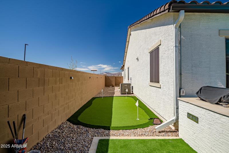 3-hole putting green