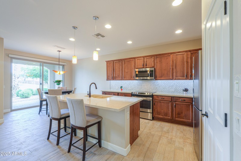 Cabinets w/knobs