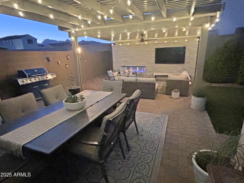 21_night-front-pergola2