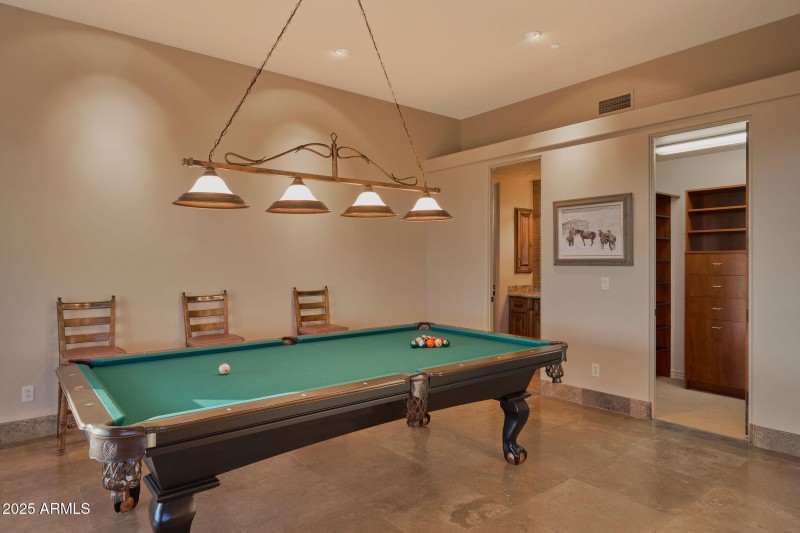 br/pool room