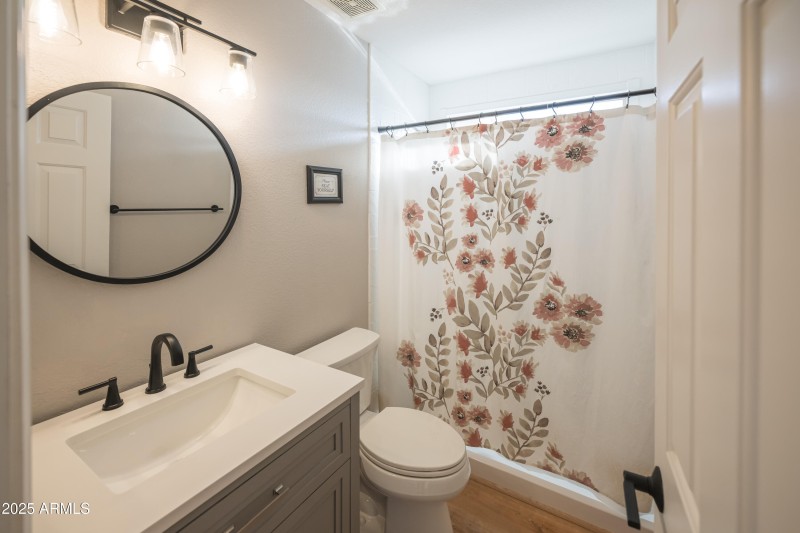 14901_UpperFullBath1