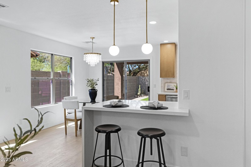 3268 W Belle Ave-8