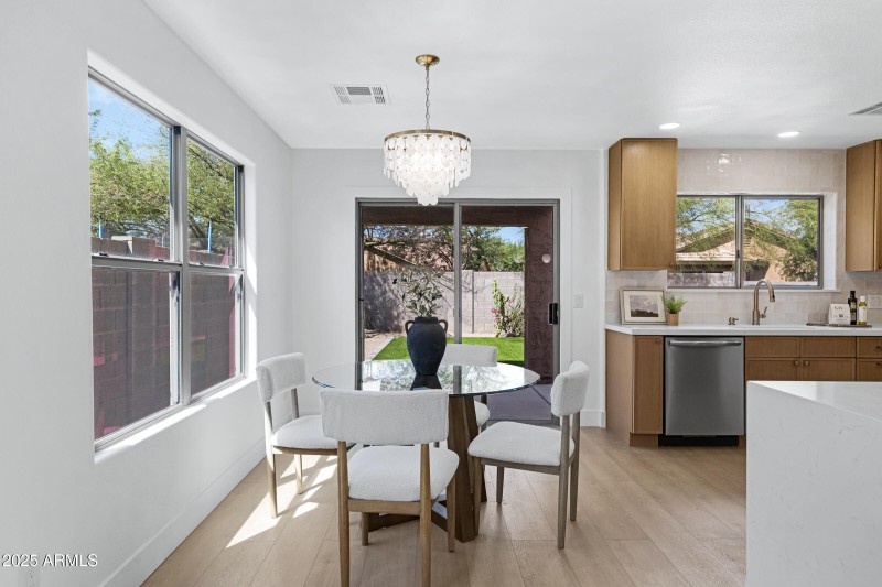 3268 W Belle Ave-10