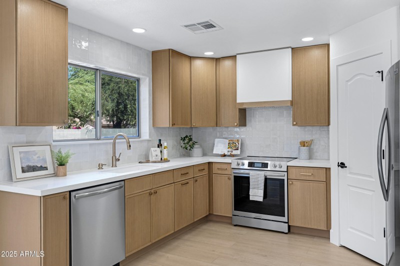 3268 W Belle Ave-11