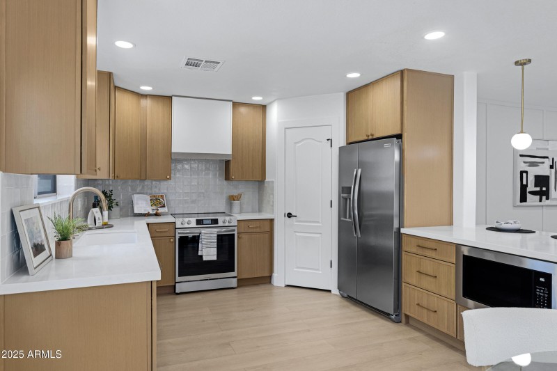 3268 W Belle Ave-12