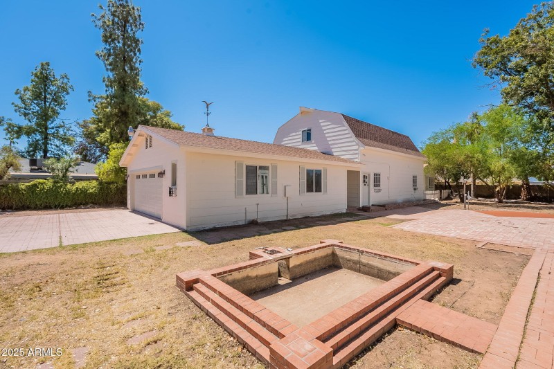 Detached Garage & Barn