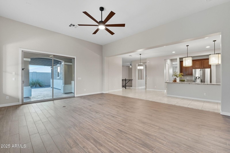 11-web-or-mls-Stonecrest-11