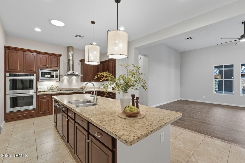 21-web-or-mls-Stonecrest-21