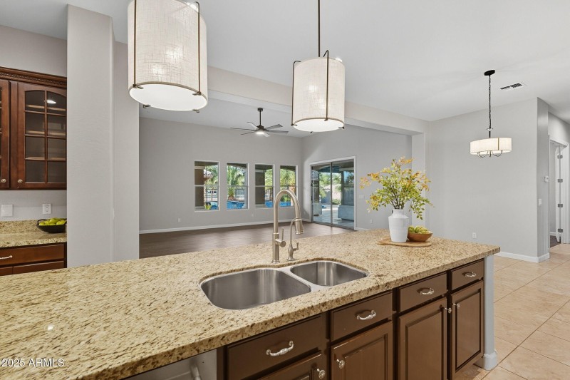 27-web-or-mls-Stonecrest-27