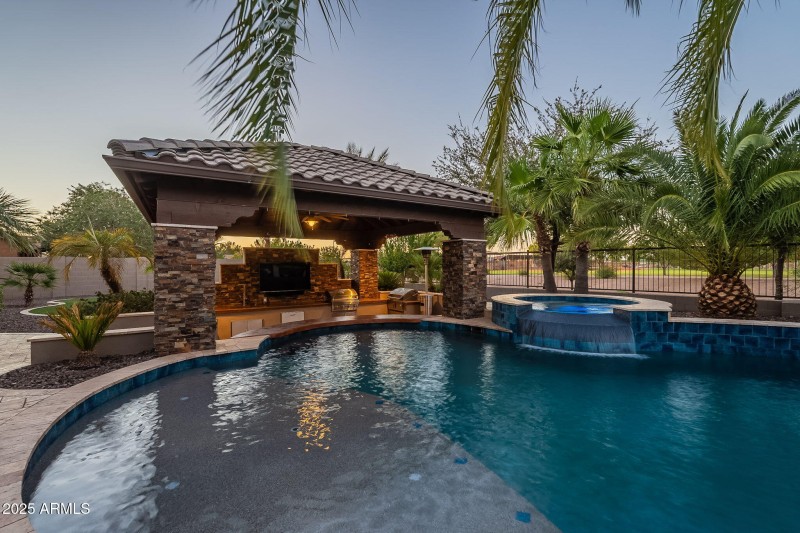 116-web-or-mls-Stonecrest-Twilight-13