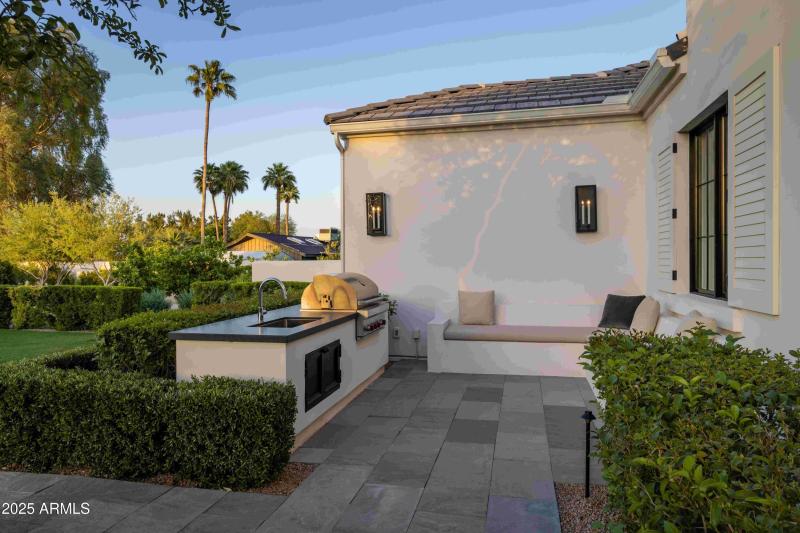 Outdoor Kitchen Area
