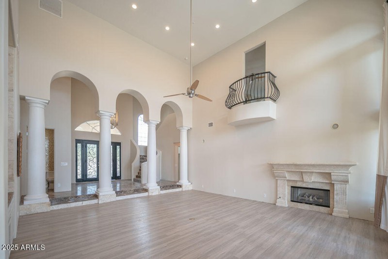 20250911_8170-E-Golden-Spur_05