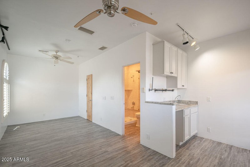 20250911_8170-E-Golden-Spur_26