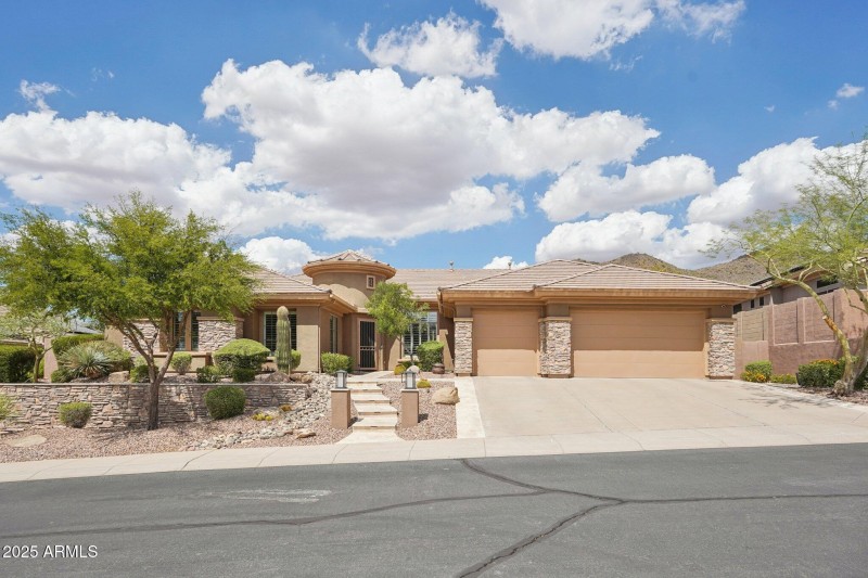 1-web-or-mls-W Shinnecock Way-S1209-001