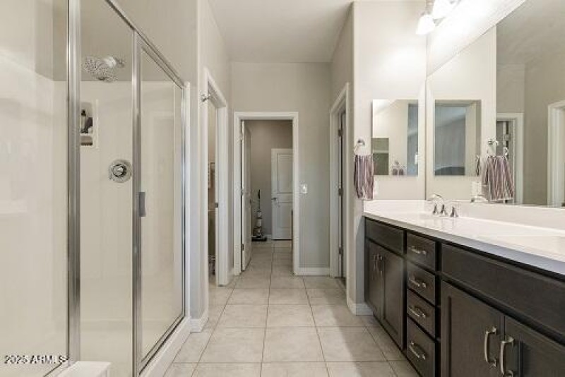 primary bath w oversized shower w rain h