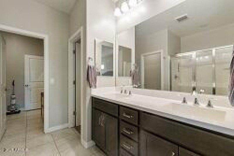 primary bath with access to laundry room
