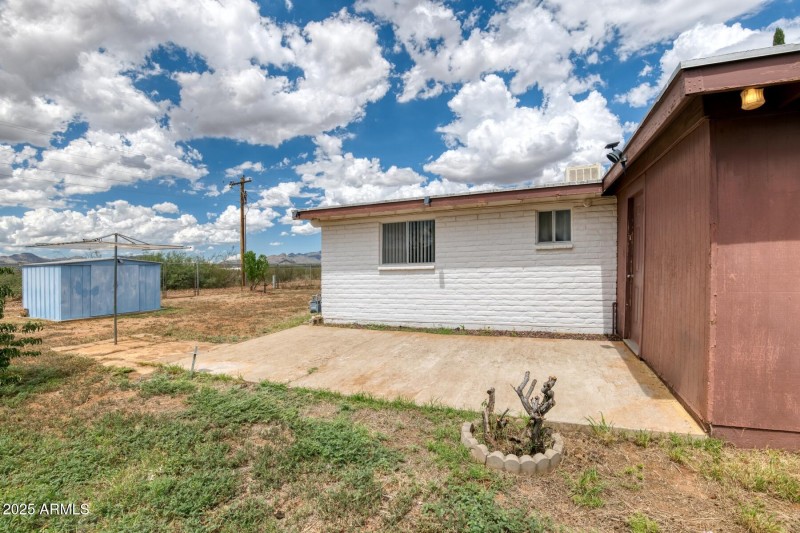 072063-709 North Skyline Drive