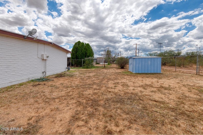 072093-709 North Skyline Drive