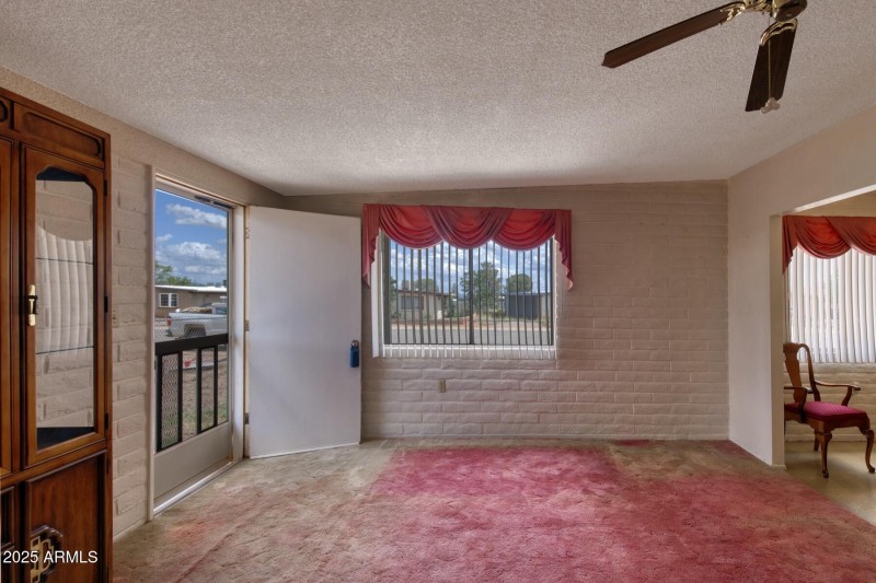 082028-709 North Skyline Drive