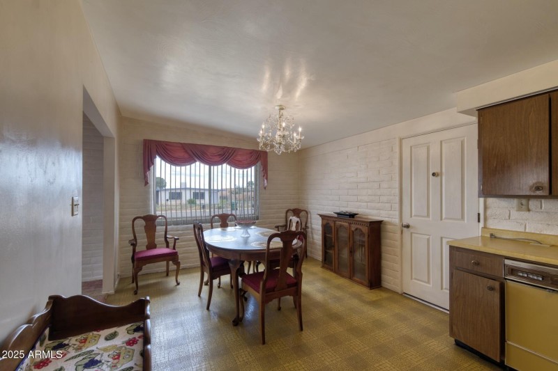 082068-709 North Skyline Drive