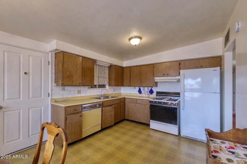 082088-709 North Skyline Drive