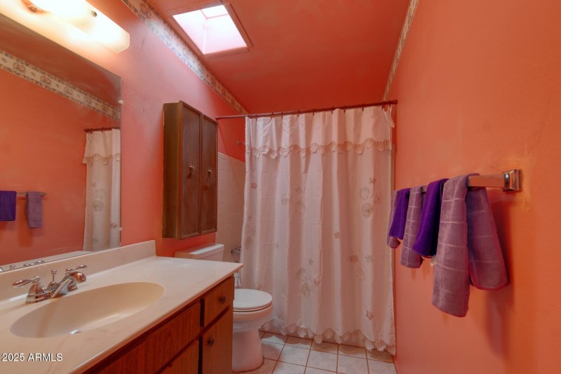 082103-709 North Skyline Drive