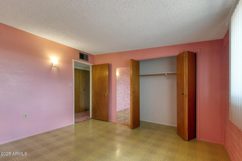 082113-709 North Skyline Drive