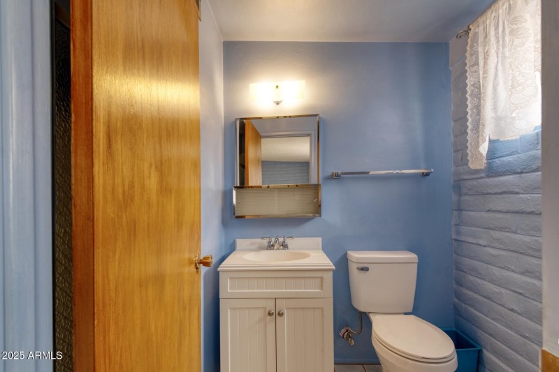 082148-709 North Skyline Drive