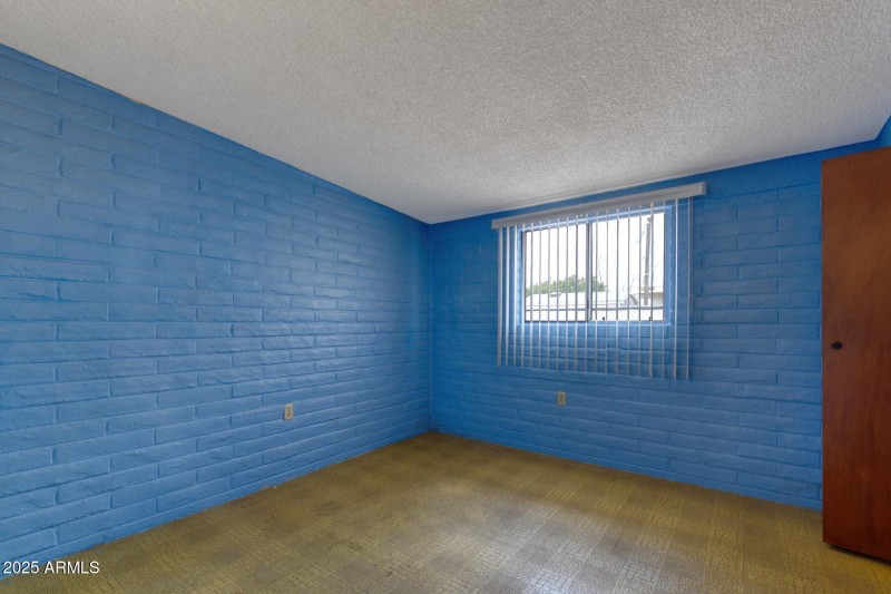 082173-709 North Skyline Drive