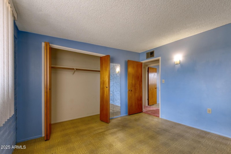 082178-709 North Skyline Drive