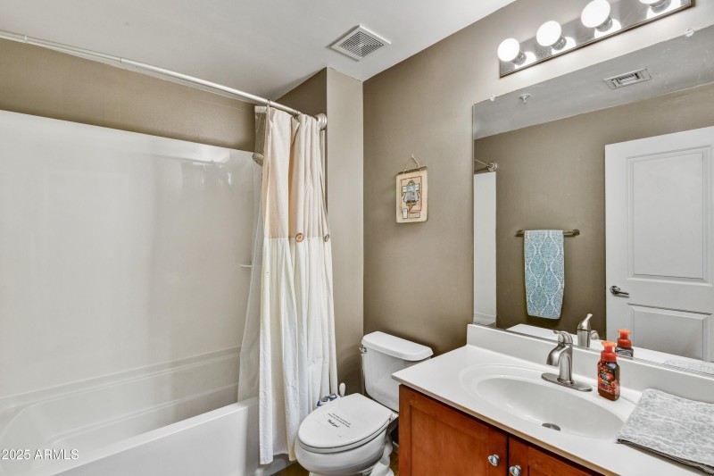 013_Bathroom