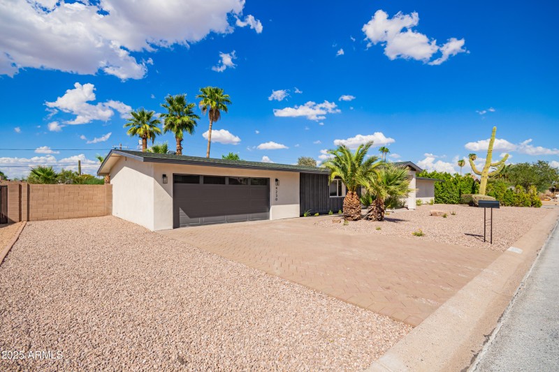 68c3b5_2 - Sahuaro
