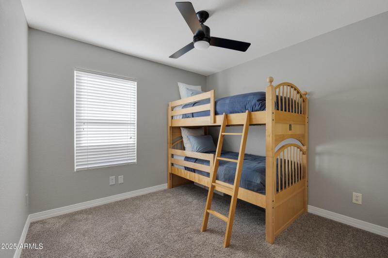 704 E Megan St-25
