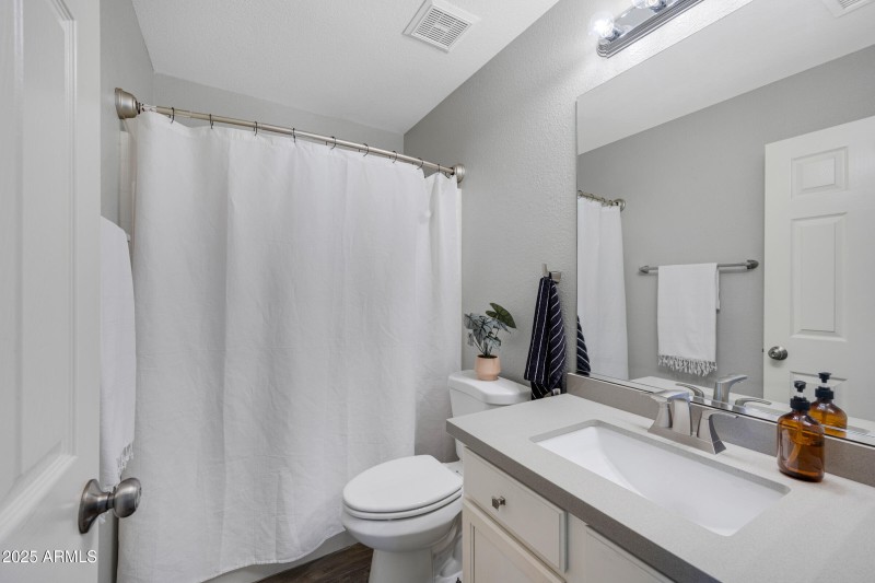 704 E Megan St-27