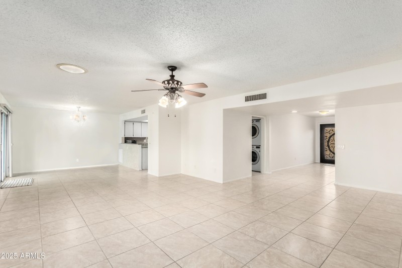 Living/Breakfast Room