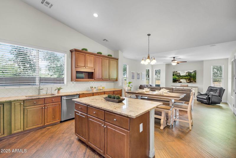 12-web-or-mls-21718 E Cherry Wood Dr-12